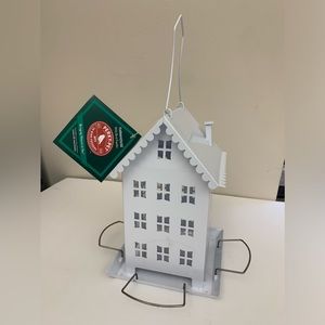 Farmhouse Wild Bird Feeder